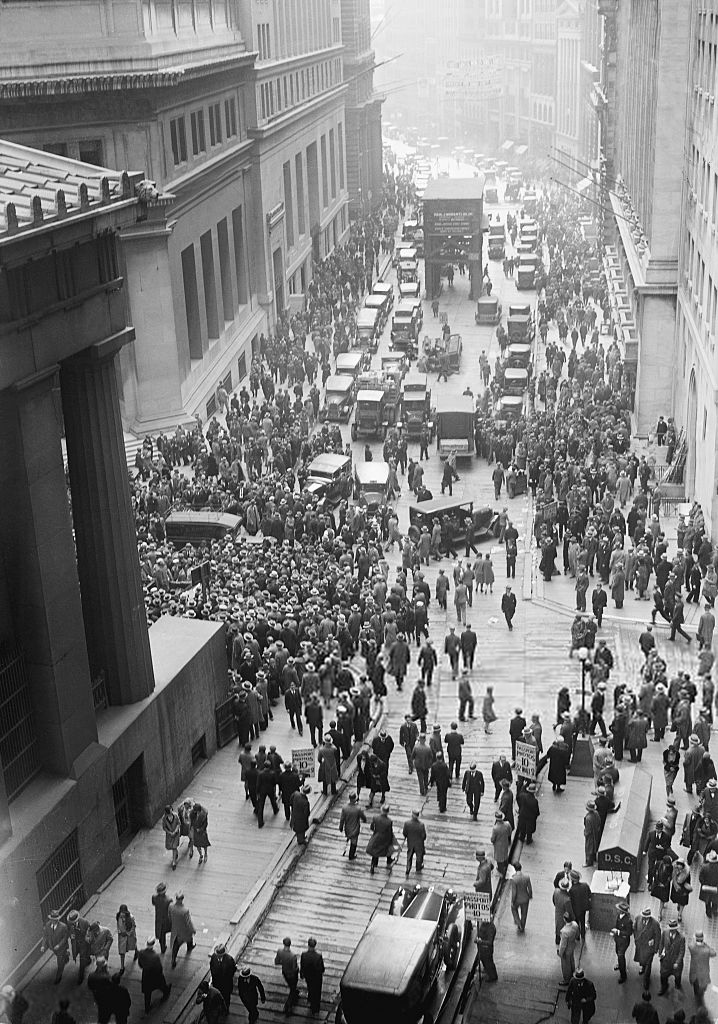 Crowds gathering outside the New York Stock Exchange during the 1929 crash