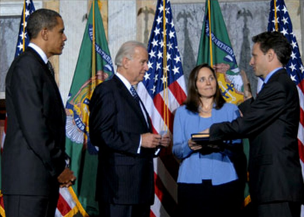 Timothy Geithner being sworn in as US Treasury Secretary in January 2009